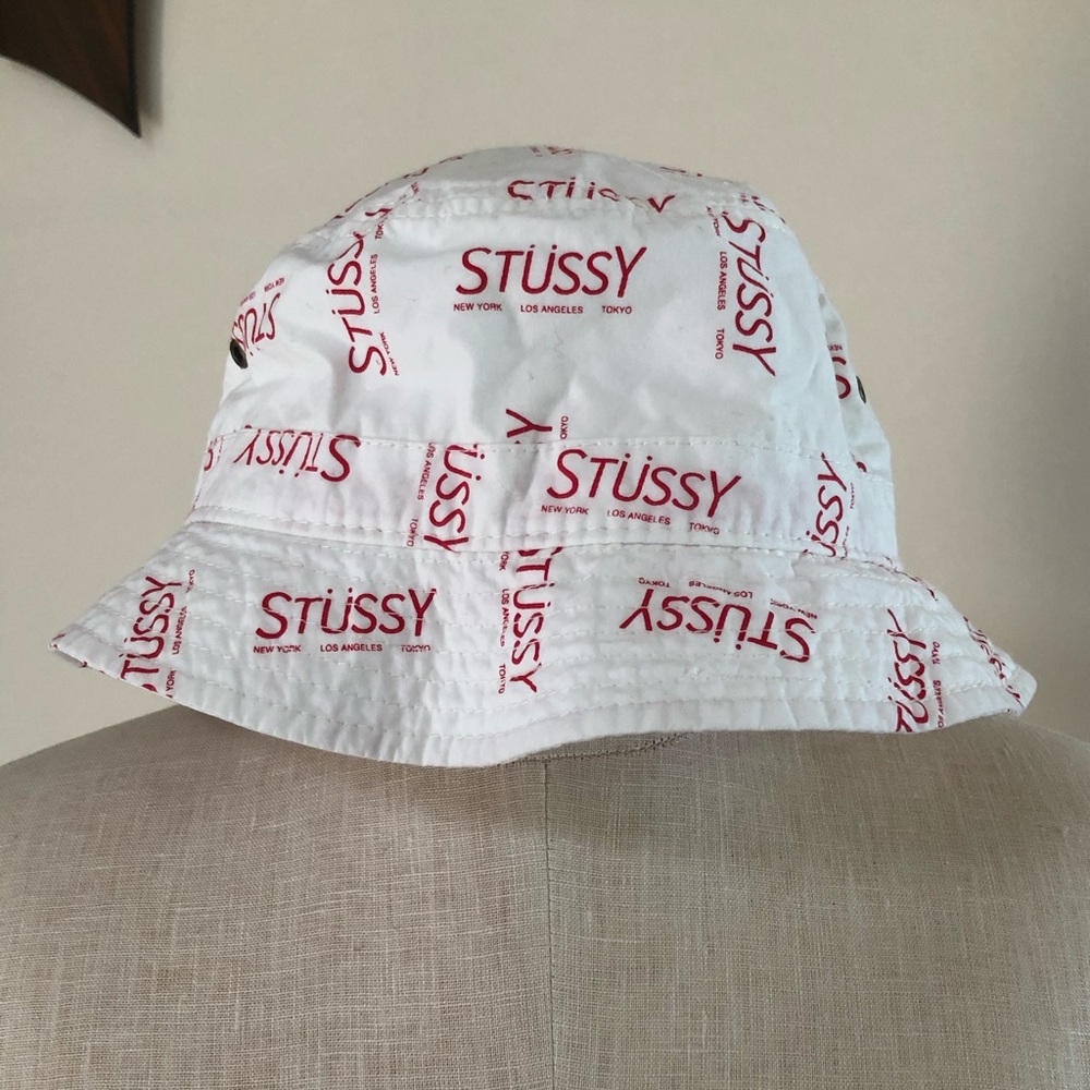 Stüssy bucket hat